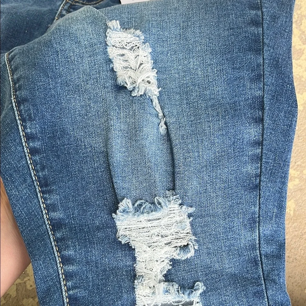 New SO super high-rise ultimate jegging with Modern Distressing - Picture 16 of 16